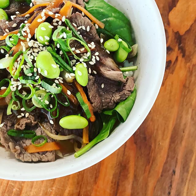 Beef donburi with sesame and edamame